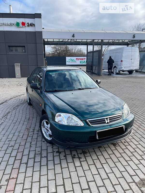 Honda Civic 2000 седан — полный обзор модели, характеристики, преимущества и недостатки автомобиля.